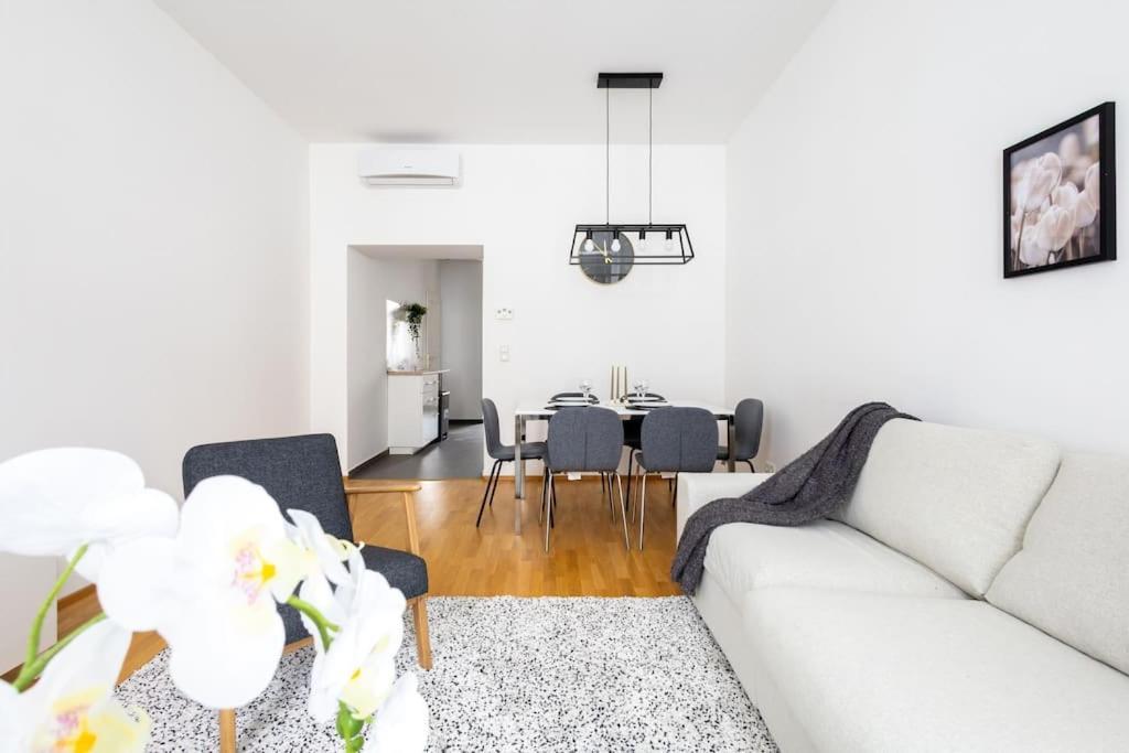 Orestaliving - 2Br On The Danube Canal Vienna Exterior photo