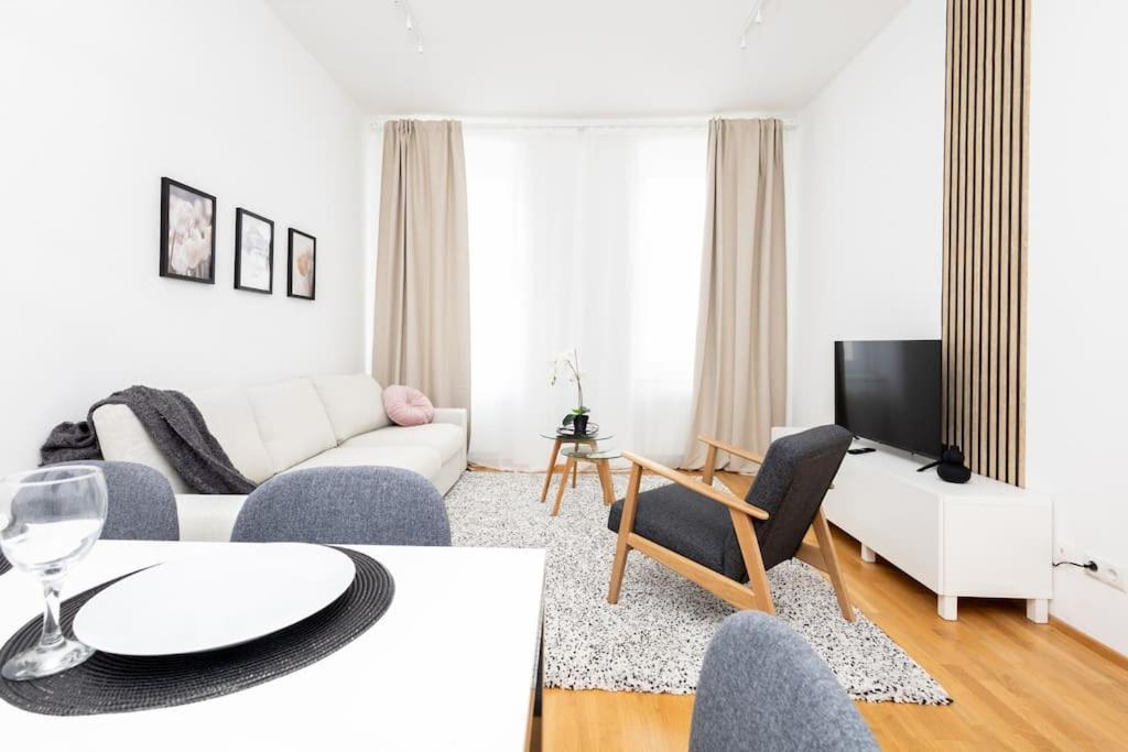 Orestaliving - 2Br On The Danube Canal Vienna Exterior photo